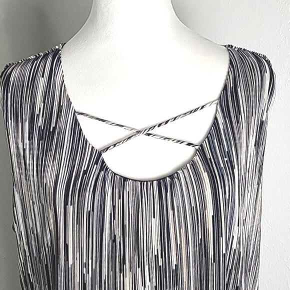 Avenue Sleeveless Top,  Criss-Cross Neckline in Soft Tiny Pleats, Size 18/20 - Picture 2 of 8